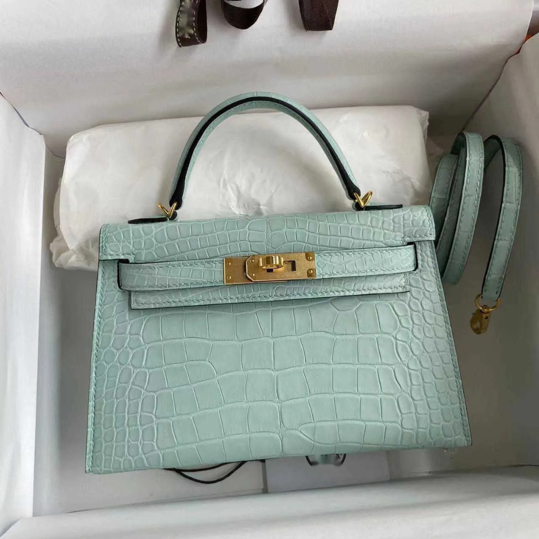 HERMÈS VERT D'EAU MATTA ALLIGATOR RETOURNE KELLY 28 MIT GOLDENER HARDWARE, 2021 (LIMITIERTE AUFLAGE)