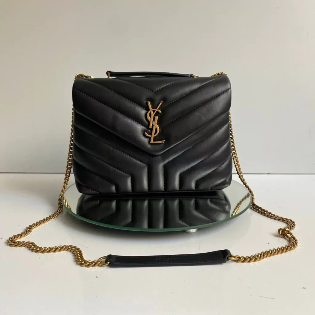 YSL SIGNATURE-KIT – LOULOU-TASCHE & OPYUM-SANDALE