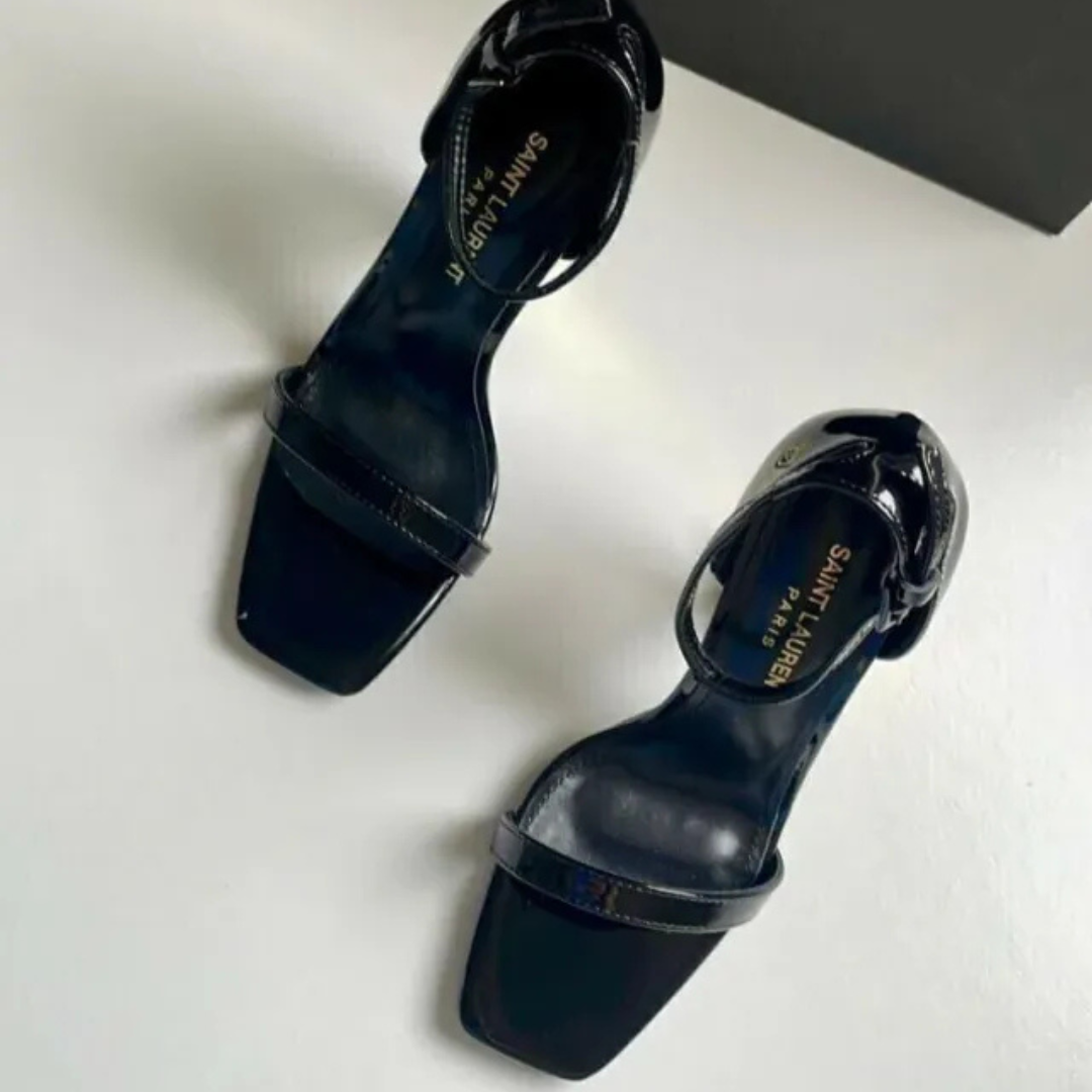 YSL SIGNATURE-KIT – LOULOU-TASCHE & OPYUM-SANDALE